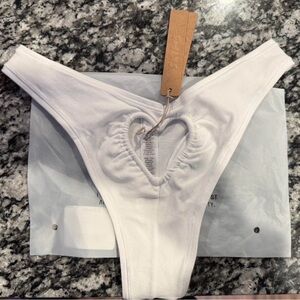 Skims heart thong Small new